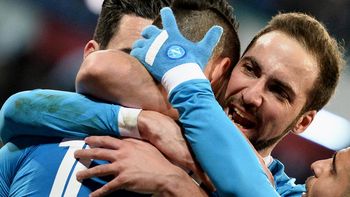 imparable: higuain marco un doblete y le dio una nueva victoria a napoli imparable: higuain marco un doblete y le dio una nueva victoria a napoli