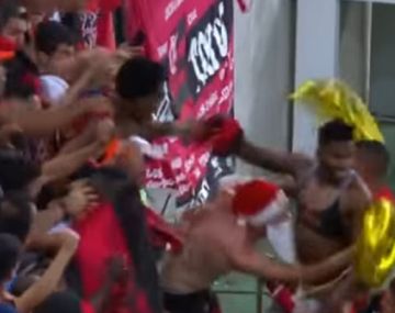 El momento en el que el hincha se apropia de la camiseta