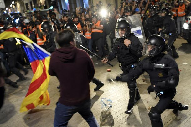 Batalla campal tras una manifestación en Barcelona: al menos tres detenidos y varios heridos