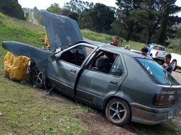 Un auto manejado por una nena de 9 años chocó contra unas piedras