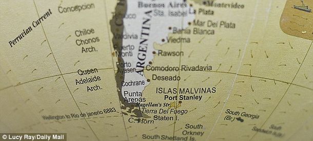 Un globo terráqueo británico llama Malvinas a las Islas