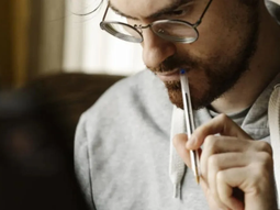 La IA reveló cuáles son los errores que cometen quienes se quieren mostrar más inteligentes La IA reveló cuáles son los errores que cometen quienes se quieren mostrar más inteligentes