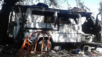 tragedia en jose c. paz: se incendio una camioneta y murio un nene tragedia en jose c. paz: se incendio una camioneta y murio un nene