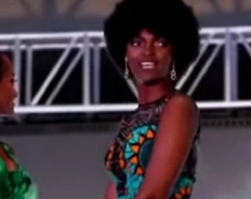 Impresionante accidente: se le prendió fuego el pelo a Miss África en plena coronación