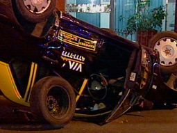 Choque y vuelco de un taxi y una moto en el barrio de Almagro