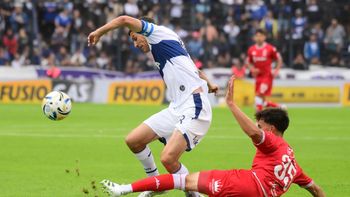 huracan se impone 1-0 ante gimnasia en el bosque huracan se impone 1-0 ante gimnasia en el bosque