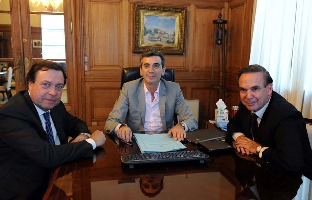 Randazzo entregó dos locomotoras a la empresa Tren Patagónico en Viedma