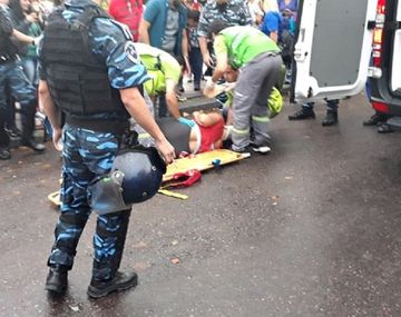 Locura en La Plata: atropelló a una manifestante en una protesta y se fugó