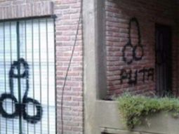 La escrachó la loca de los penes y se irá de la ciudad - Crédito: 0223.com.ar
