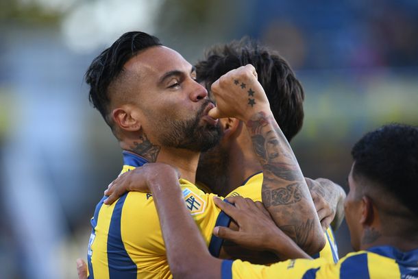Rosario Central aplastó a Independiente: los tres goles