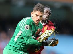 La brutal patada de Sadio Mané a Ederson