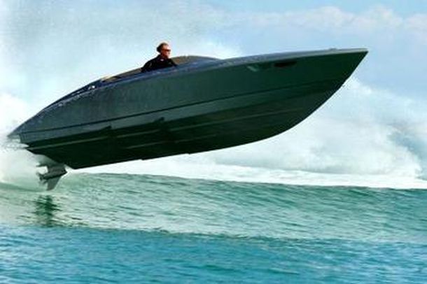 Porsche-speedboat