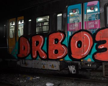 Detuvieron a dos jóvenes alemanes por grafitear el subte porteño
