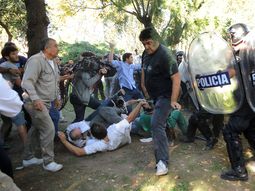 represion en el hospital borda: 40 heridos represion en el hospital borda: 40 heridos