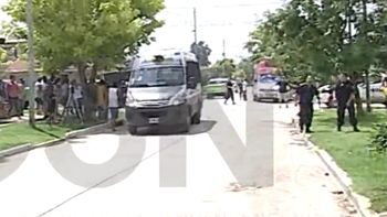 Incidentes entre la policía y los vecinos en Lomas de Zamora Incidentes entre la policía y los vecinos en Lomas de Zamora