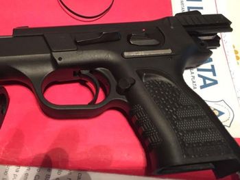 En los allanamientos encontraron armas. Crédito: diario Hoy