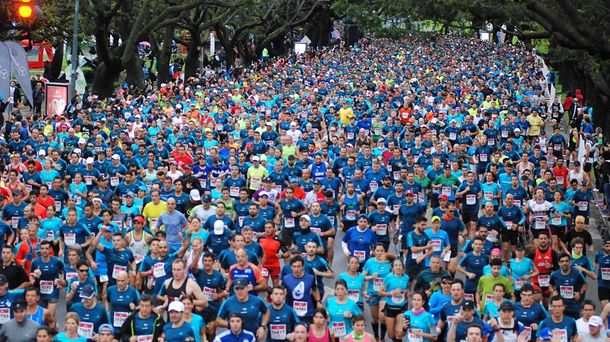 Más de 10 mil personas corren el maratón de Buenos Aires
