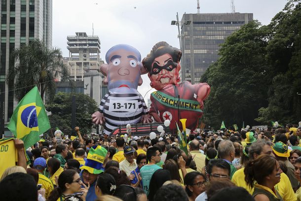 Multitudinarias marchas contra el gobierno de Rousseff en Brasil