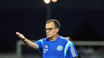bielsa, disconforme: queria tener dos jugadores del mismo nivel en cada puesto bielsa, disconforme: queria tener dos jugadores del mismo nivel en cada puesto