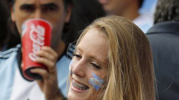 argentinos pagan 1.200 dolares por entradas para el partido con suiza argentinos pagan 1.200 dolares por entradas para el partido con suiza