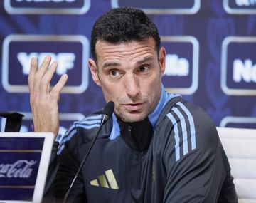 Scaloni opinó sobre los niños de Newells sancionados: Tendría que ser algo normal