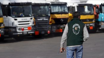 comenzo el paro de moyano y complica varios servicios comenzo el paro de moyano y complica varios servicios