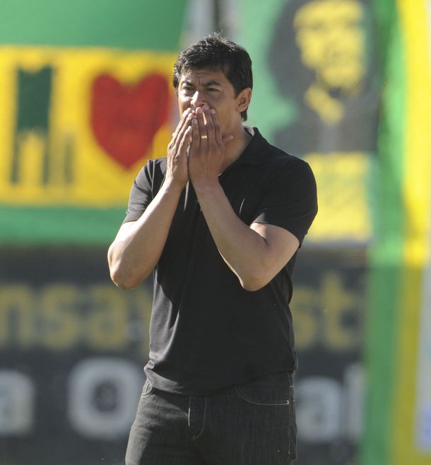 Como De Felippe, por la falta de refuerzos Jorge Almirón renunció en Godoy Cruz