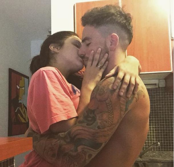 Con una foto, Barbie Vélez desmiente su separación de Federico Bal