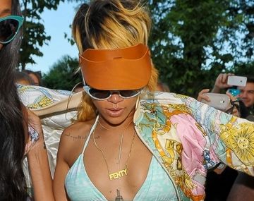 Rihanna marca tendencia con su tatoo en la playa