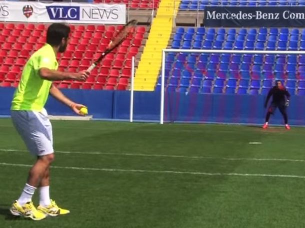 Tiembla Holanda: el arquero de Costa Rica ataja hasta pelotas de tenis