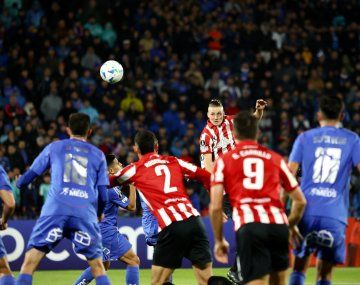 Estudiantes pisó fuerte en Chile y goleó a Universidad por la Copa Libertadores