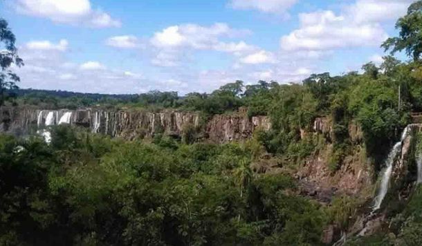 La inusual postal de las Cataratas del Iguazú sin gente y con poca agua