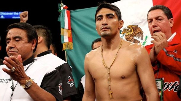 Morales se convirtió en campeón de supergallo, pluma, superpluma y superligero. Morales se convirtió en campeón de supergallo, pluma, superpluma y superligero.