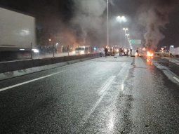 Corte total en Autopista Riccheri por vecinos que protestan por falta de luz