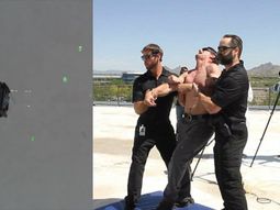 video: asi es la descarga de una pistola taser sobre el cuerpo humano video: asi es la descarga de una pistola taser sobre el cuerpo humano