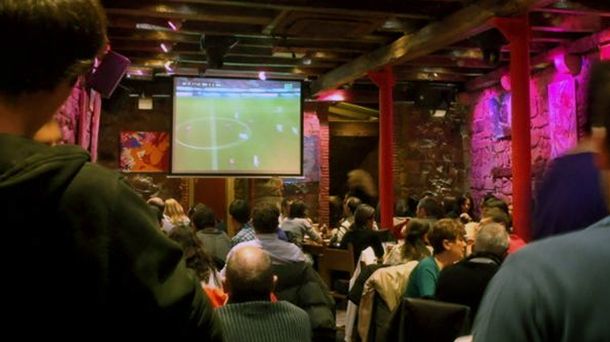Los bares se preparan para pasar los partidos tras ocho años de Fútbol para Todos