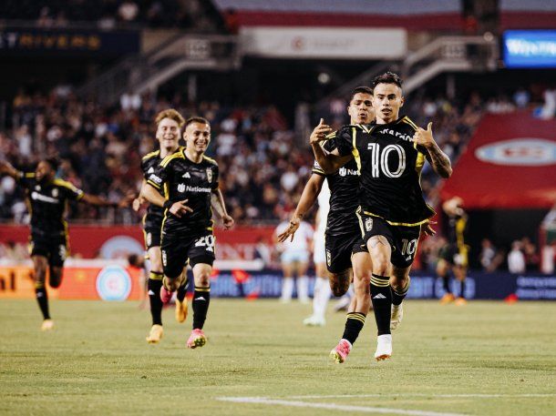 Video: el increíble golazo desde 60 metros de Lucas Zelarayán en la MLS