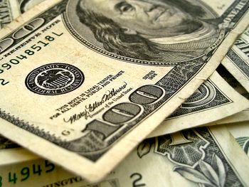 El dólar subió 13 centavos y empezó noviembre a $63,35