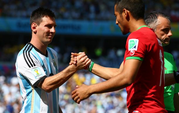 El capitán de Irán se aseguró la camiseta de Messi en pleno sorteo