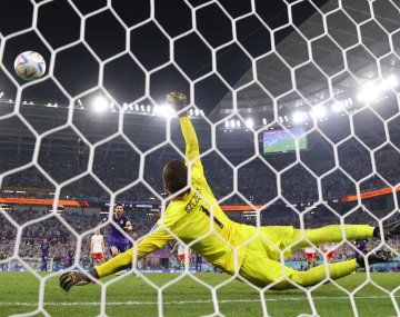 La apuesta que Messi le ganó a Szczesny en pleno partido: por qué no la pagará