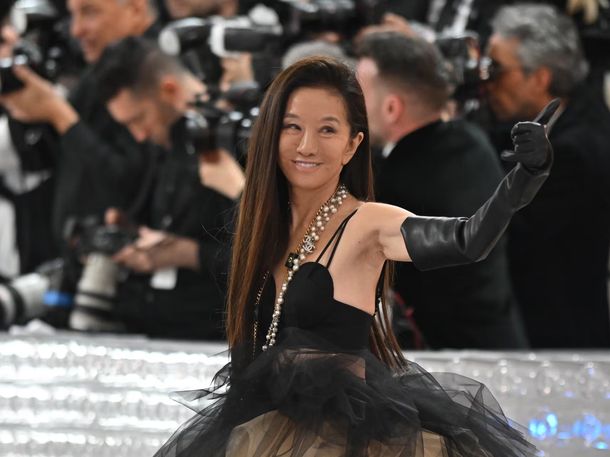 Quién es Vera Wang, la diseñadora de 76 años que sorprendió por su figura