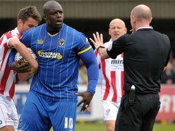 insolito: el delantero mas grande del mundo busca equipo por whatsapp insolito: el delantero mas grande del mundo busca equipo por whatsapp