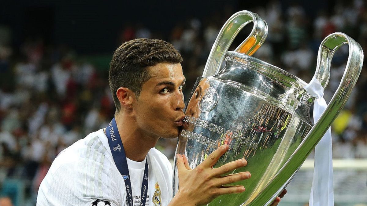 Cristiano Ronaldo recibió el premio al mejor jugador de la Champions