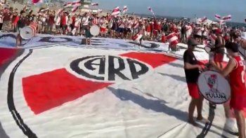 asi fue el banderazo de river en la previa al partido con monterrey asi fue el banderazo de river en la previa al partido con monterrey