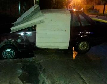 Sacó la cabeza por la ventana porque no le andaba el limpiaparabrisas y murió tras impactar con un volquete