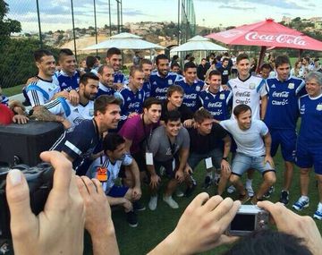 Al ritmo de la música de Karina