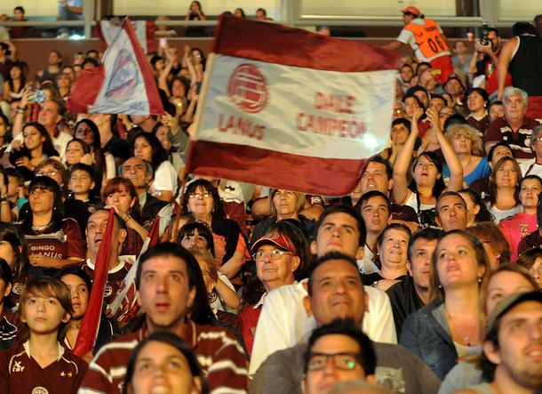 Una multitud celebró el centenario del club Lanús