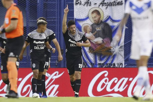 Gimnasia le ganó a Vélez y le dedicó el triunfo a Maradona