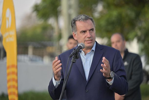 El 70% de la población de Canelones aprueba la gestión de Yamandú Orsi