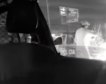 A lo Bombita: se enojó por un control de tránsito y prendió fuego su moto